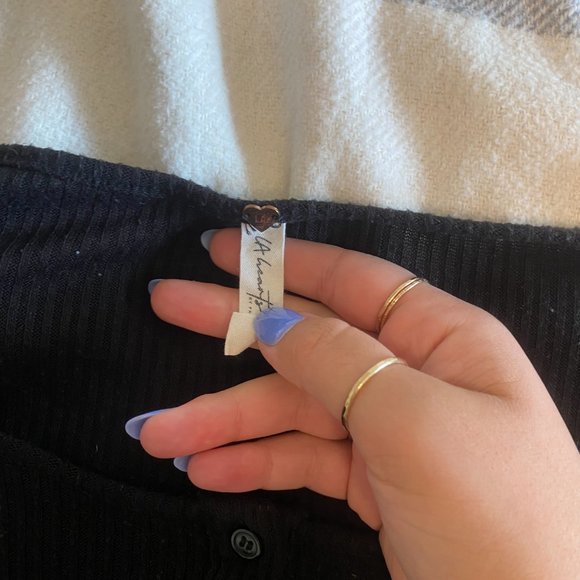 Cropped Long Sleeve Top - Picture 3 of 5